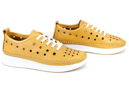 Pantofi de damă Magia Notturna din piele naturală galben muștar, perforați