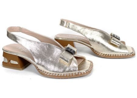 Sandale damă aurii din piele naturală Lucia Forte, cu toc jos și fundă decorativă