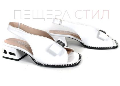 sandale albe Lucia Forte din piele naturală cu fundiță și toc modern