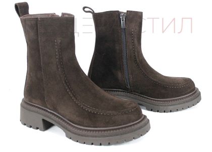 Botine damă Luce Velluto din piele naturală întoarsă maro închis, cu interior din pluș și talpă groasă de iarnă – eleganță și confort modern.