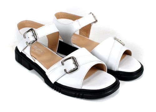 Dalia Bella – Sandale de damă din piele naturală albă, cu cataramă decorativă și talpă joasă