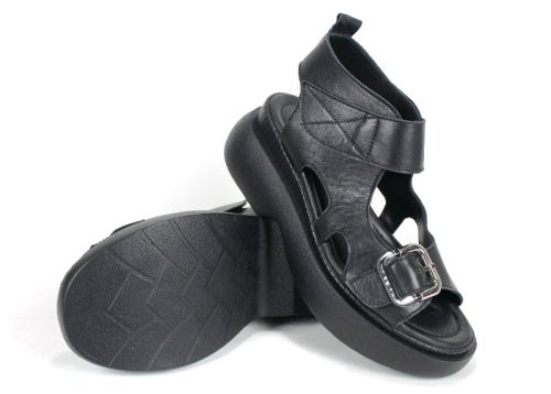 Sandale de damă Luna Forte din piele naturală, cu platformă neagră și cataramă.