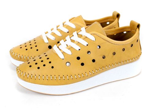 Pantofi de damă Magia Notturna din piele naturală galben muștar, perforați