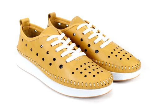 Pantofi de damă Magia Notturna din piele naturală galben muștar, perforați