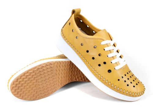 Pantofi de damă Magia Notturna din piele naturală galben muștar, perforați
