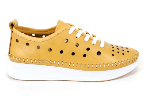 Pantofi de damă Magia Notturna din piele naturală galben muștar, perforați