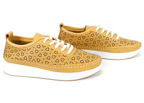 Pantofi damă Magia Fiore din piele naturală, culoare galben muștar, cu perforații florale