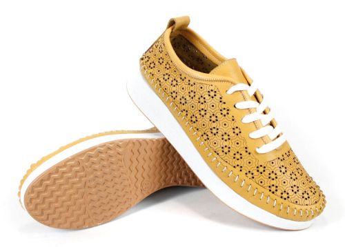 Pantofi damă Magia Fiore din piele naturală, culoare galben muștar, cu perforații florale
