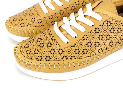 Pantofi damă Magia Fiore din piele naturală, culoare galben muștar, cu perforații florale