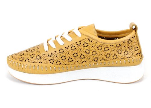 Pantofi damă Magia Fiore din piele naturală, culoare galben muștar, cu perforații florale