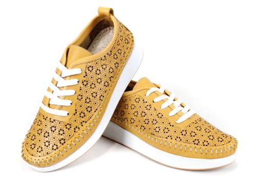 Pantofi damă Magia Fiore din piele naturală, culoare galben muștar, cu perforații florale