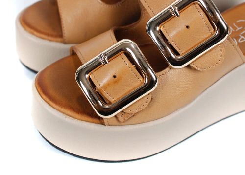 Papuci damă Caffè Leggero din piele naturală culoare cappuccino, cu platformă bej și barete reglabile