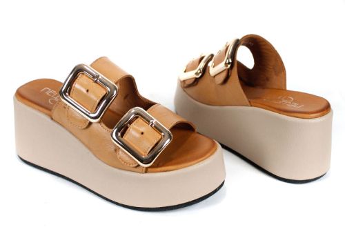 Papuci damă Caffè Leggero din piele naturală culoare cappuccino, cu platformă bej și barete reglabile