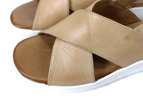 Sandale damă din piele naturală Silva Chiara – culoare cappuccino, cu talpă joasă albă și curea reglabilă