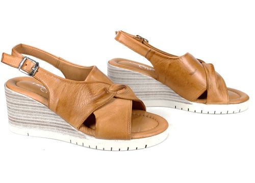 Sandale damă Siena din piele naturală în culoarea moka mousse, cu platformă spectaculoasă.