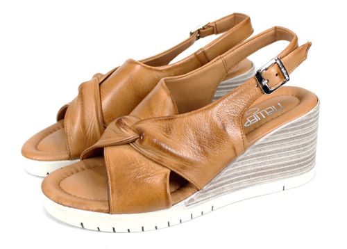 Sandale damă Siena din piele naturală în culoarea moka mousse, cu platformă spectaculoasă.