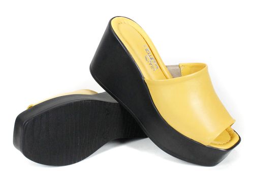 Saboți damă Magia Notturna galben – piele naturală cu platformă neagră