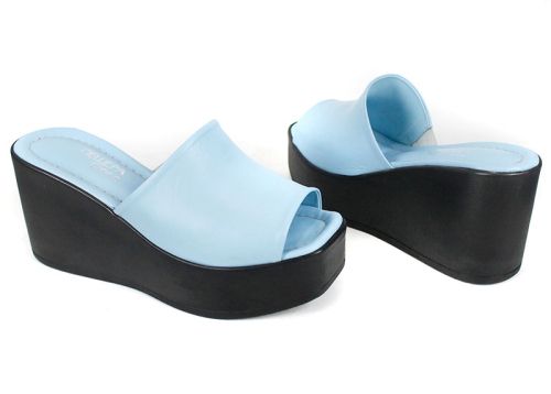 Saboți de damă Magia Notturna din piele naturală bleu cu platformă înaltă neagră