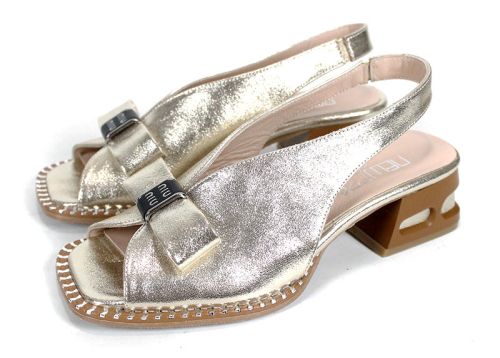 Sandale damă aurii din piele naturală Lucia Forte, cu toc jos și fundă decorativă