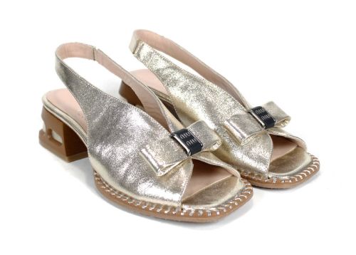 Sandale damă aurii din piele naturală Lucia Forte, cu toc jos și fundă decorativă