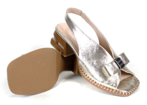 Sandale damă aurii din piele naturală Lucia Forte, cu toc jos și fundă decorativă