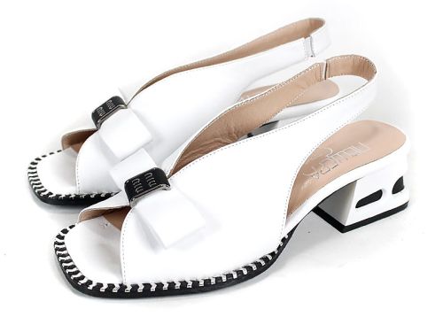 sandale albe Lucia Forte din piele naturală cu fundiță și toc modern