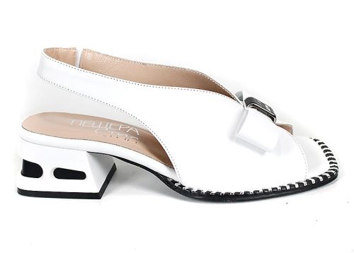 sandale albe Lucia Forte din piele naturală cu fundiță și toc modern