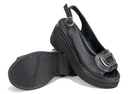 Sandale damă Velura Alto din piele naturală neagră cu platformă și accesoriu decorativ