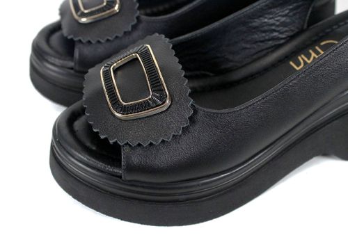 Sandale damă Velura Alto din piele naturală neagră cu platformă și accesoriu decorativ