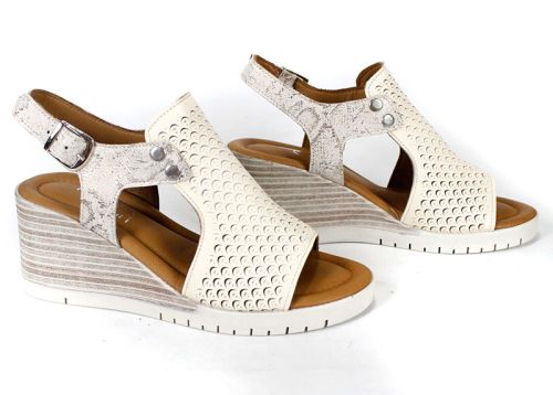 Sandale de damă Luna Clara din piele naturală bej cu perforații și imprimeu tip snake
