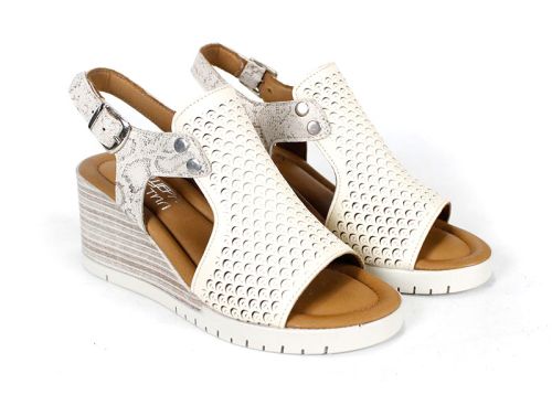 Sandale de damă Luna Clara din piele naturală bej cu perforații și imprimeu tip snake