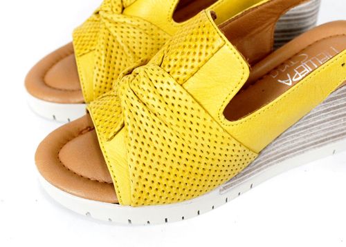 Sandale de damă Sole Luminosa din piele naturală galbenă cu fundiță perforată, pe platformă