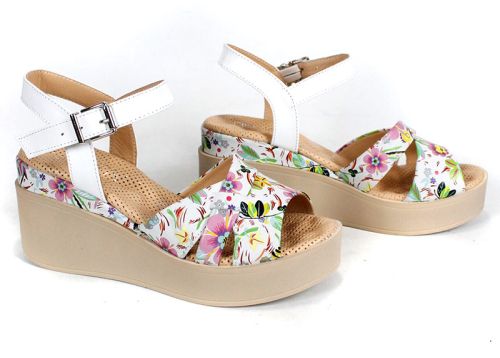Flora Bellezza – sandale damă din piele albă cu imprimeu floral și platformă bej