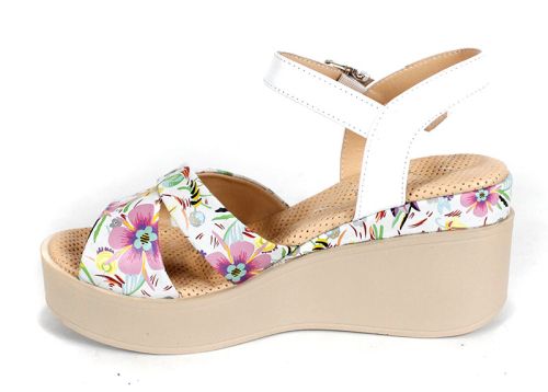 Flora Bellezza – sandale damă din piele albă cu imprimeu floral și platformă bej