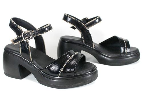 Brilla Notte – sandale damă din lac natural negru cu platformă neagră și branț din piele