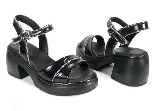 Brilla Notte – sandale damă din lac natural negru cu platformă neagră și branț din piele