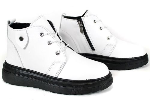 Cizme damă Winter Glossy Clarks din piele albă cu talpă neagră