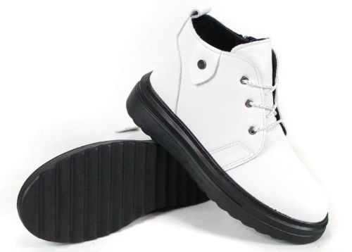 Cizme damă Winter Glossy Clarks din piele albă cu talpă neagră