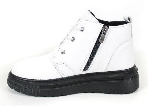 Cizme damă Winter Glossy Clarks din piele albă cu talpă neagră