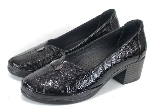 Pantofi damă Linea Classica din piele lacuită naturală, negri, cu toc mediu stabil și design clasic.