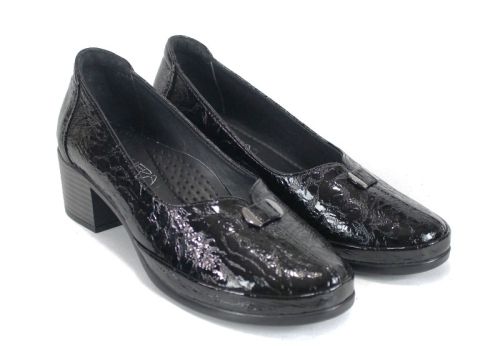 Pantofi damă Linea Classica din piele lacuită naturală, negri, cu toc mediu stabil și design clasic.