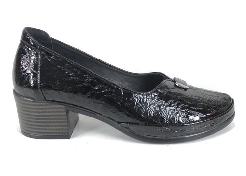 Pantofi damă Linea Classica din piele lacuită naturală, negri, cu toc mediu stabil și design clasic.