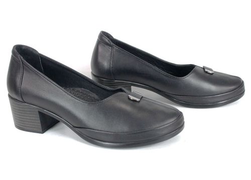 Pantofi damă Linea Classica din piele naturală, negri, cu toc mediu stabil și design clasic.