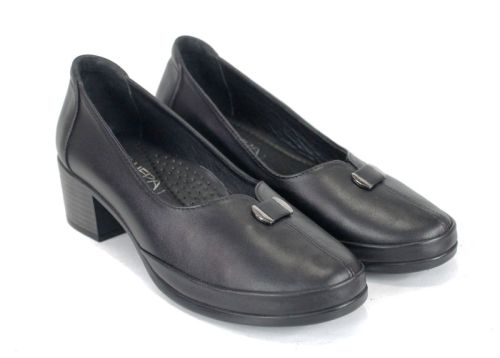 Pantofi damă Linea Classica din piele naturală, negri, cu toc mediu stabil și design clasic.