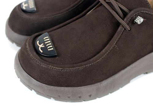 Pantofi damă Linea Libera din nabuc natural, maro închis, cu șireturi elastice și talpă din cauciuc.