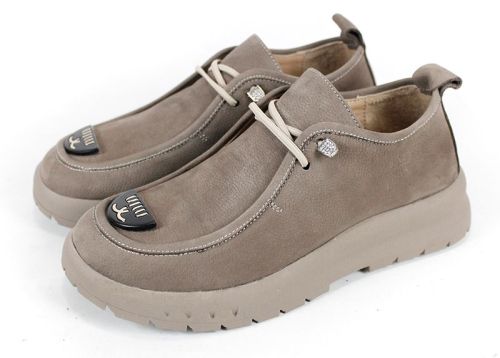 Pantofi damă Linea Libera din nabuc natural, vison, cu șireturi elastice și talpă din cauciuc.