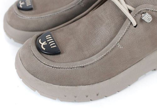 Pantofi damă Linea Libera din nabuc natural, vison, cu șireturi elastice și talpă din cauciuc.