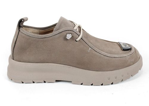 Pantofi damă Linea Libera din nabuc natural, vison, cu șireturi elastice și talpă din cauciuc.