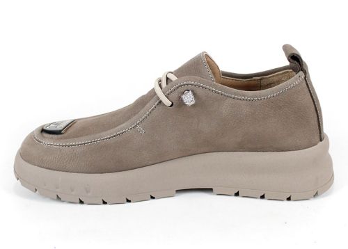 Pantofi damă Linea Libera din nabuc natural, vison, cu șireturi elastice și talpă din cauciuc.