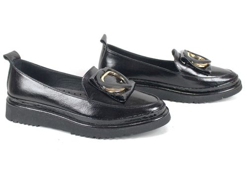 Pantofi damă Amora Nero din lac natural, cu talpă EVA și broșă inimă elegantă.